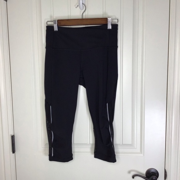 Lululemon Gear Up Crop 17” in Black Size 6. - Picture 2 of 8